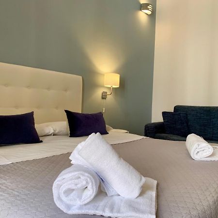 A Due Passi Dal Ponte Otel Taranto Dış mekan fotoğraf