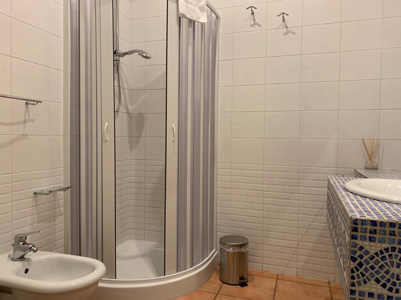 A Due Passi Dal Ponte Otel Taranto Dış mekan fotoğraf