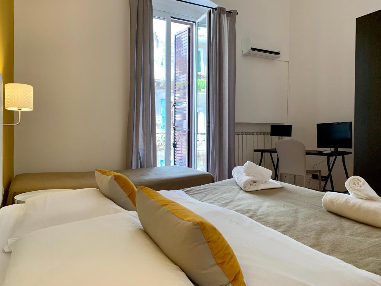 A Due Passi Dal Ponte Otel Taranto Dış mekan fotoğraf