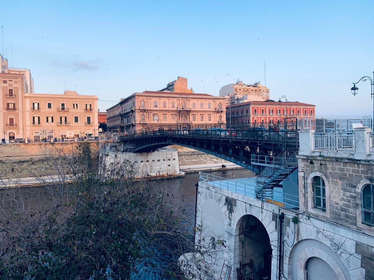 A Due Passi Dal Ponte Otel Taranto Dış mekan fotoğraf